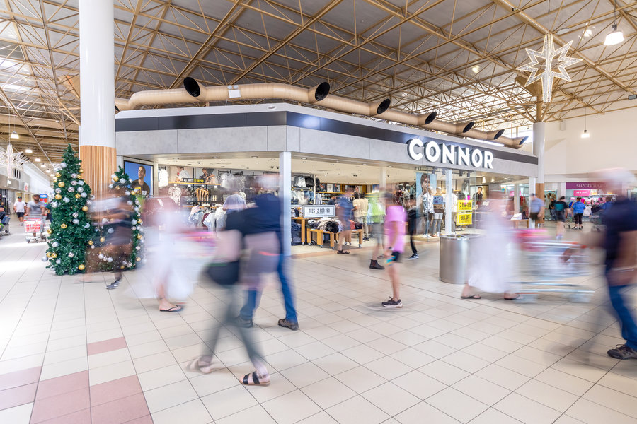 How to Invest in Retail And Avoid the Challenges of a Consumer Downturn
